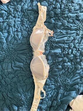 Cream and Lilac Lace Underwire Bra with Pink Bow Accents